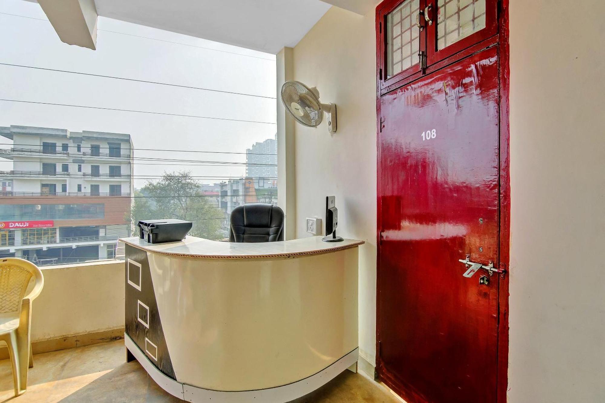 Hotel O Yash Hotel Ghaziabad Buitenkant foto