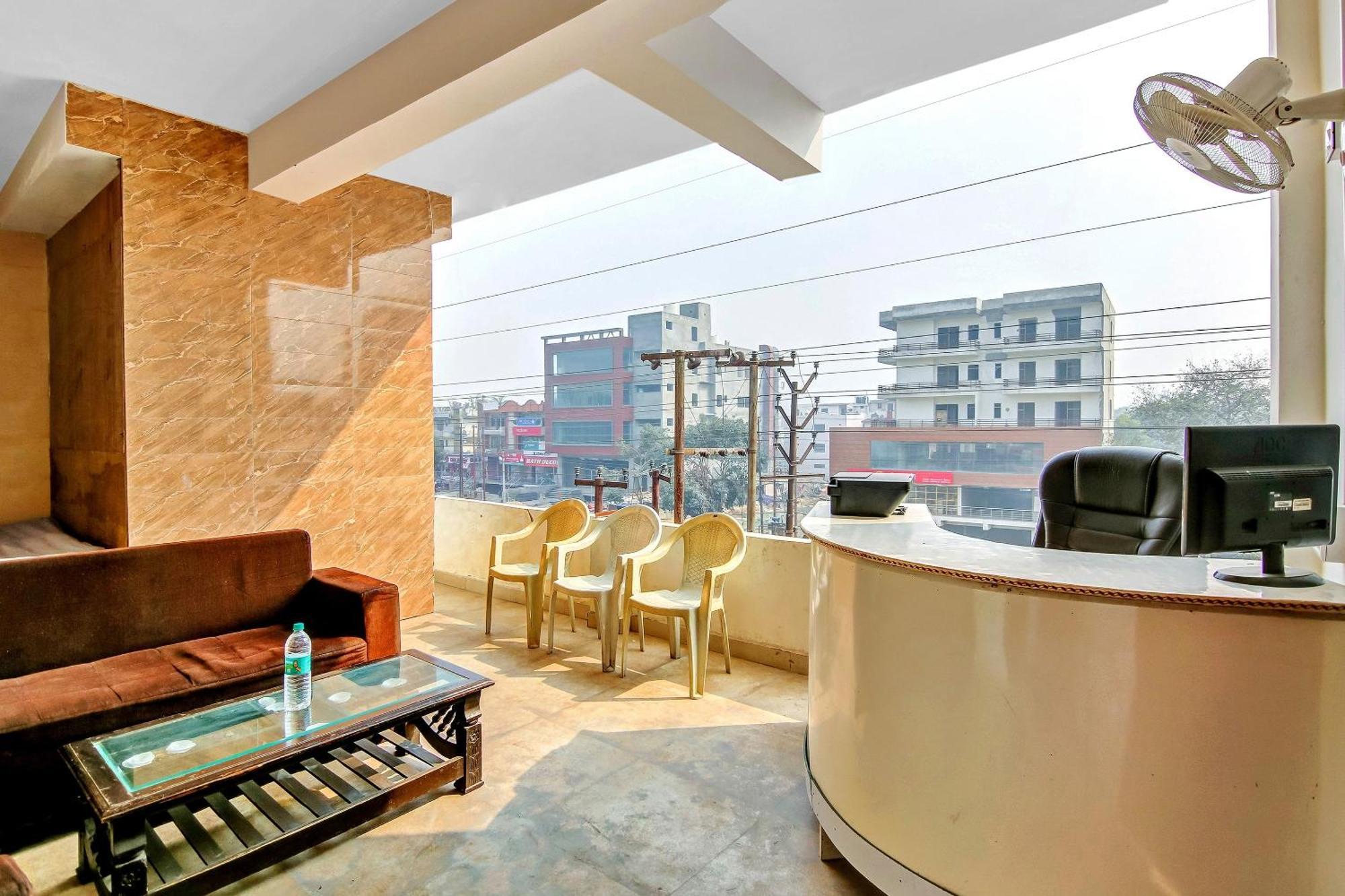 Hotel O Yash Hotel Ghaziabad Buitenkant foto