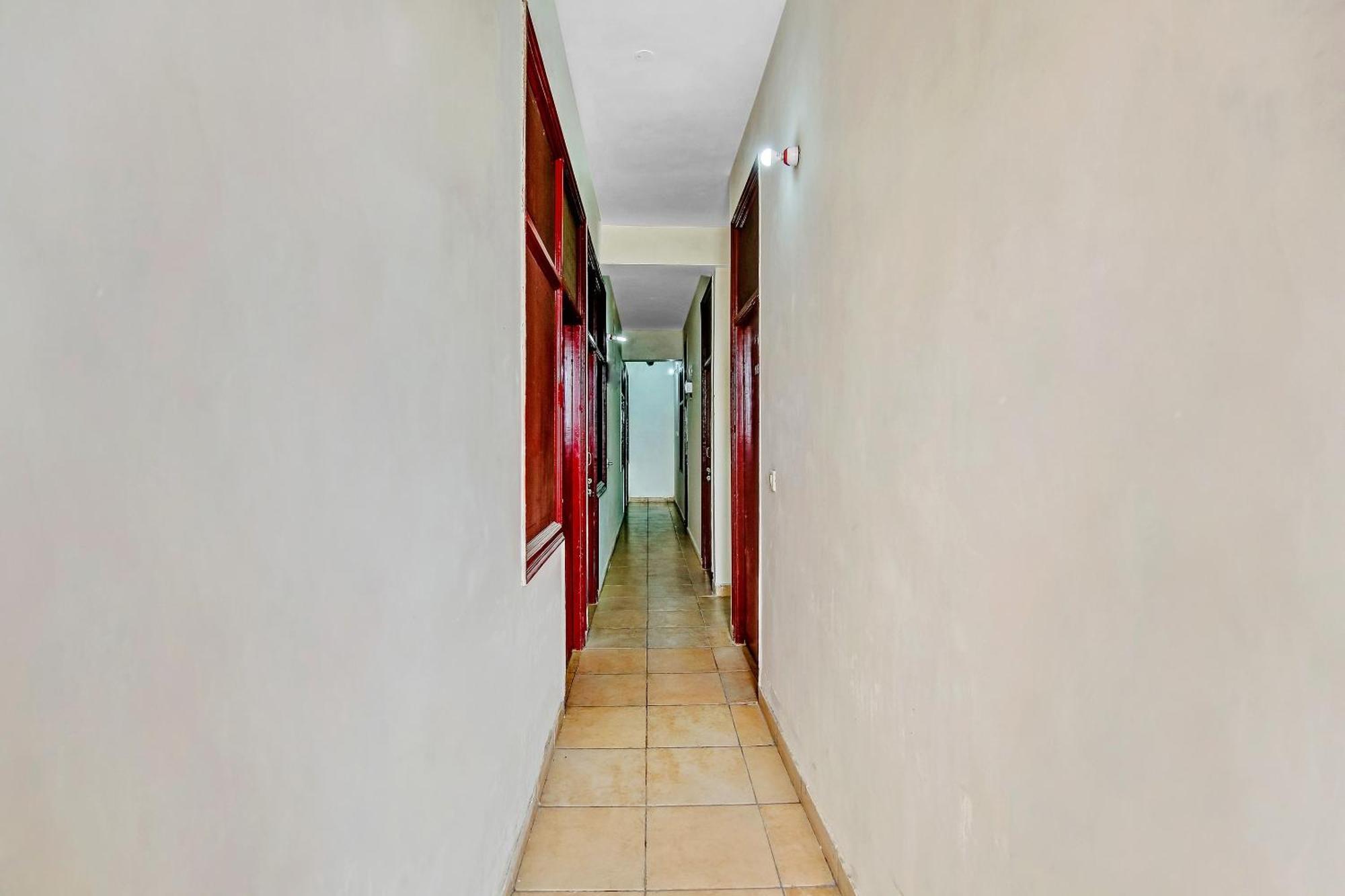 Hotel O Yash Hotel Ghaziabad Buitenkant foto