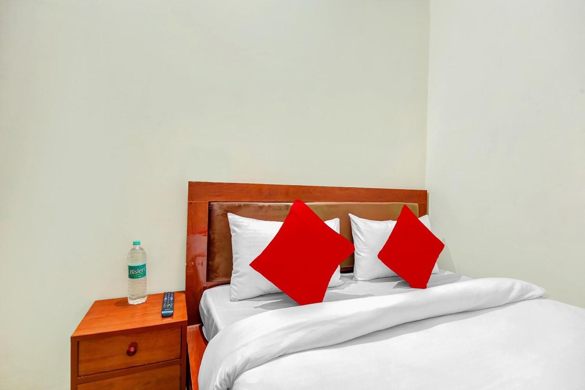 Hotel O Yash Hotel Ghaziabad Buitenkant foto