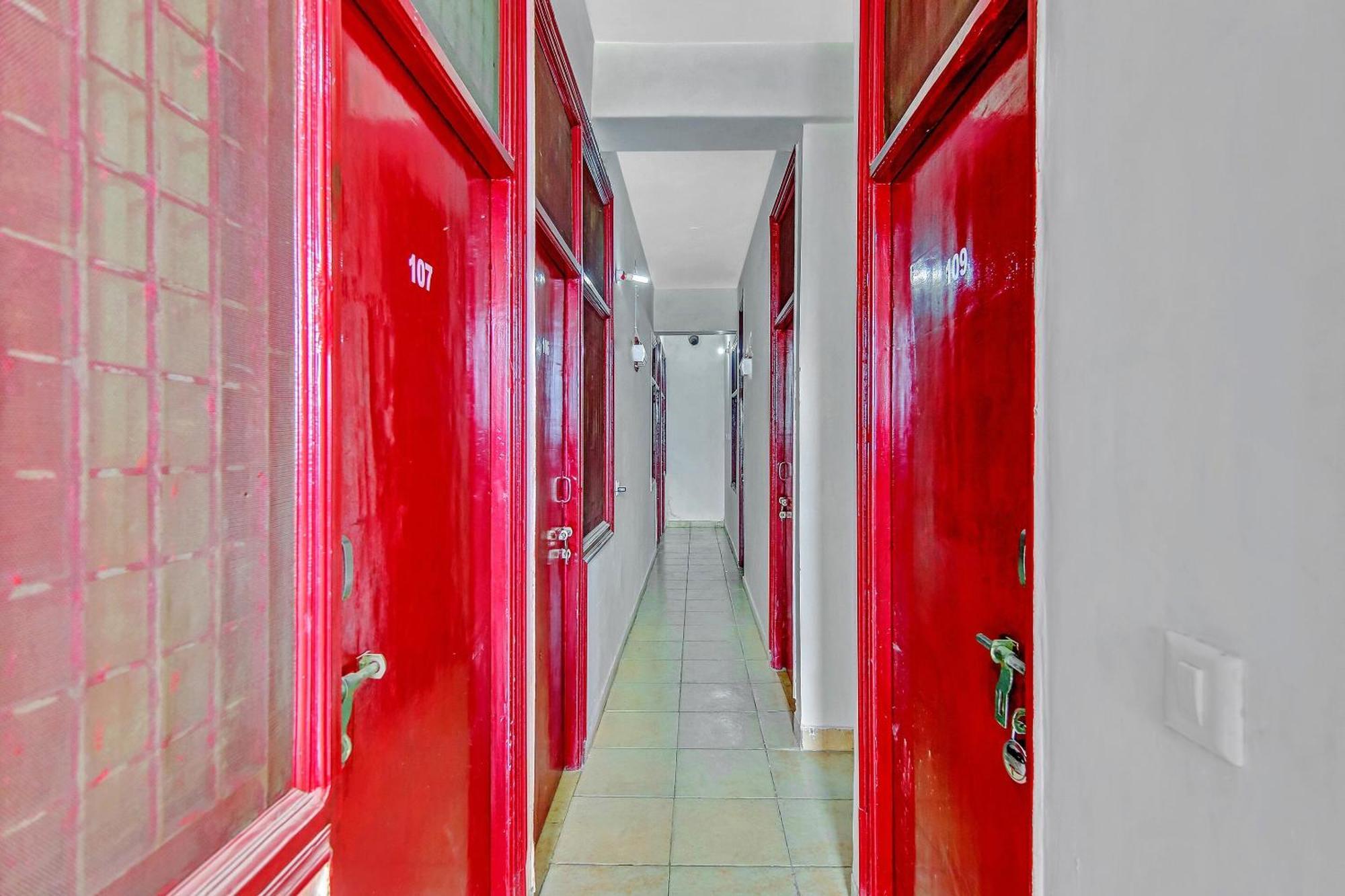 Hotel O Yash Hotel Ghaziabad Buitenkant foto